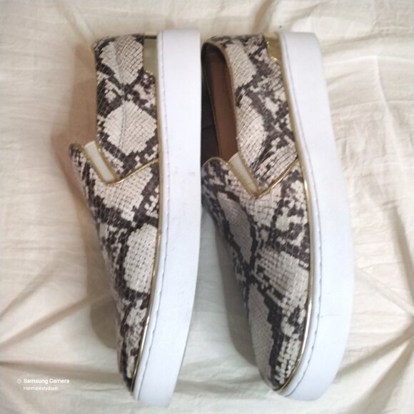 Guess Faux Snakeskin Slip-On Sneakers WOMENS Shoe Gold Trim Tan Brown GUC 8.5M - Picture 7 of 15